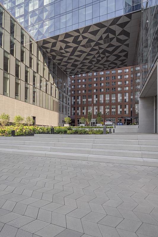 Commercial paver Diamond Smooth pavé 2022 C A114 Humaniti Hotel Montreal R A P08026 H D R
